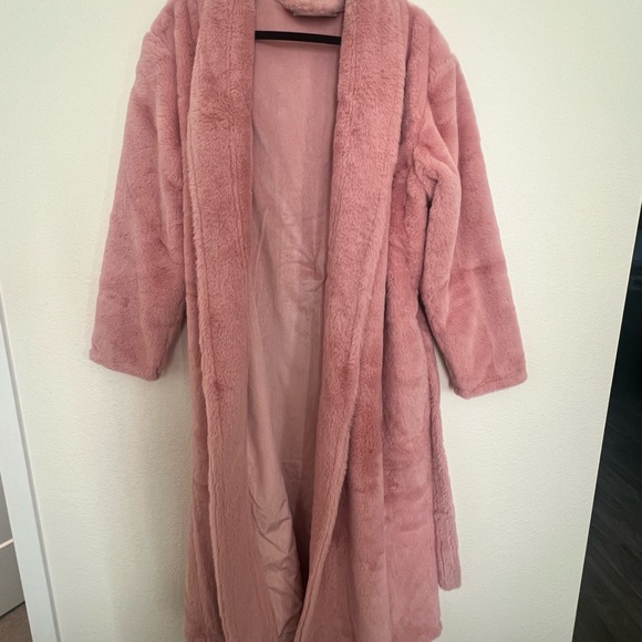 Minky Couture blush robe - Picture 7 of 10